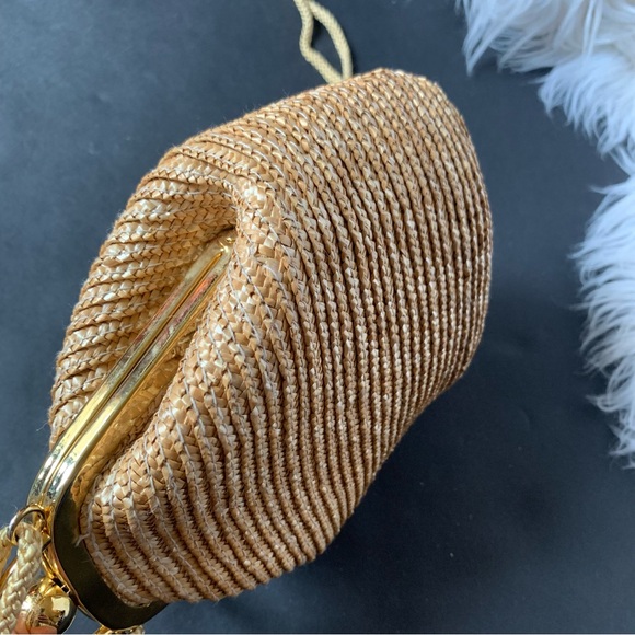 v i n t a g e :: La Regale Woven Wicker Purse Crossbody - Picture 2 of 12